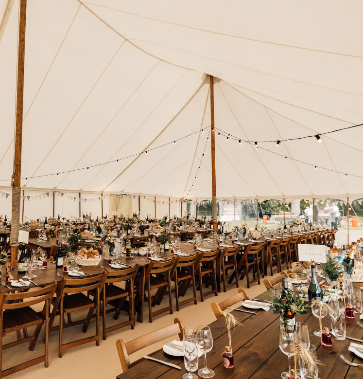 Rustic_marquee_interior.jpg