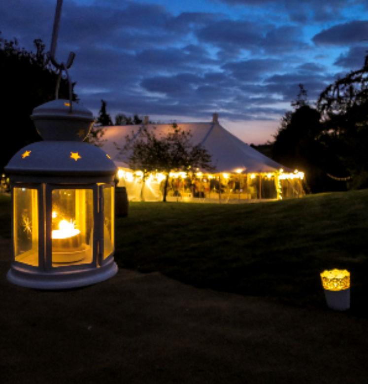 traditional_pole_marquee_night_2.jpg